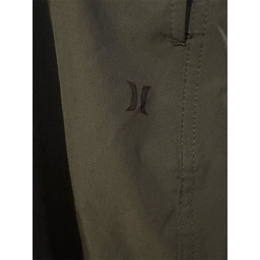 Hurley Men's Chino Shorts Size 34 Olive Green Casual Flat Front - Picture 2 of 7